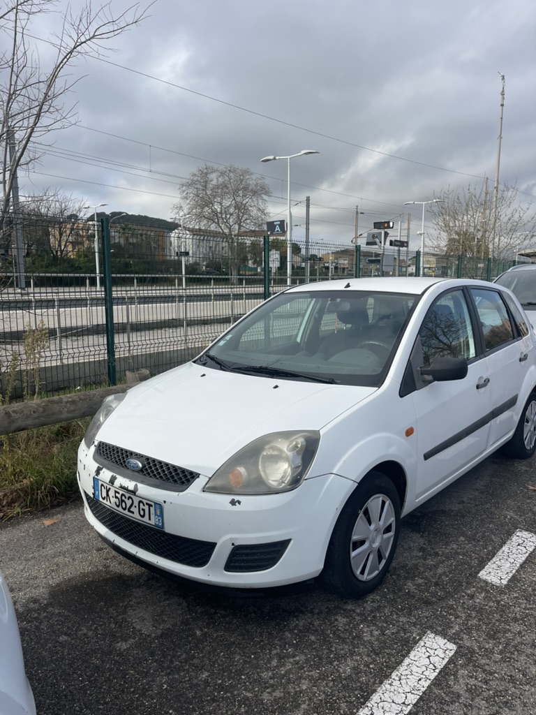 location citadine blanche ford fiesta